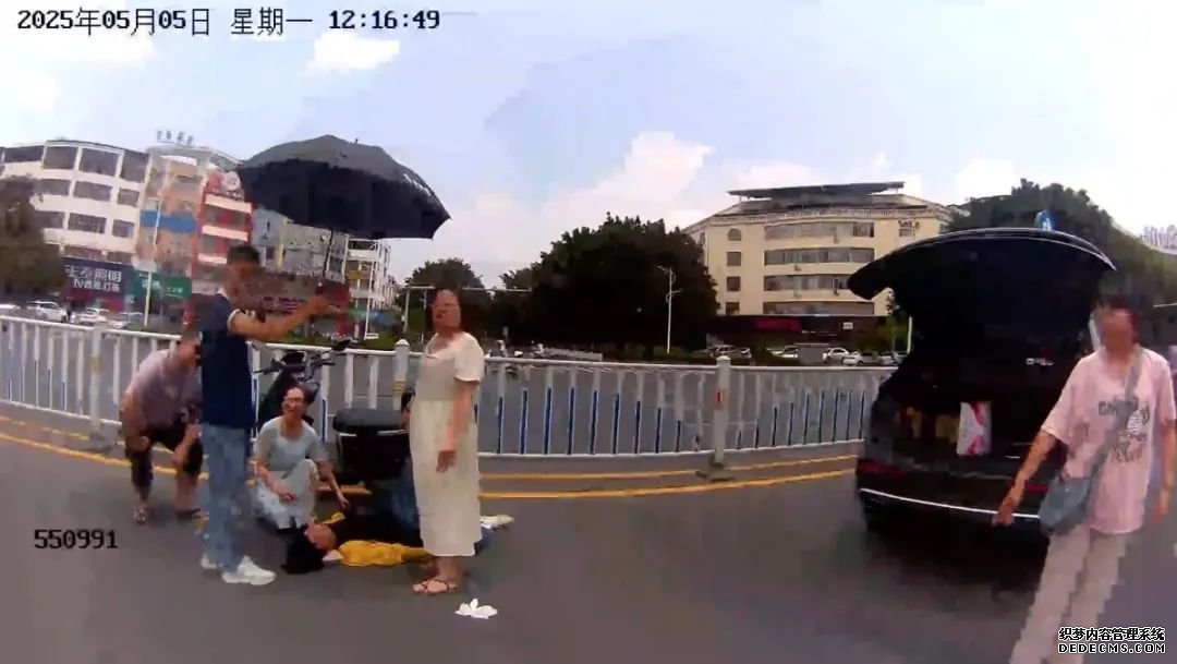 生死10分钟！贵港街头，多人接力救助外卖小哥！